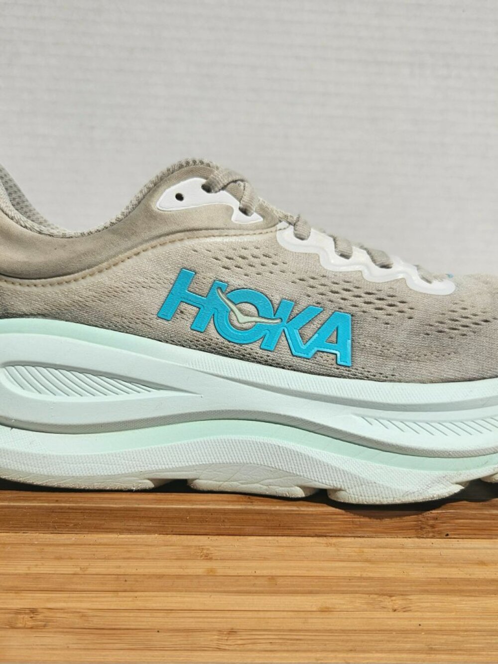 HOKA Bondi 9 Premium Plush Womens Running Shoes Frost Cielo Blue Size 8.5